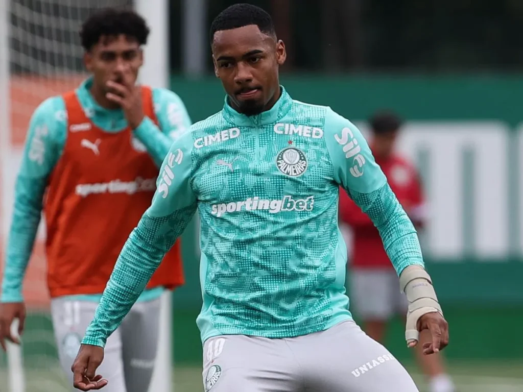 Allan Elias está em grande e chama a atenção de clubes europeus