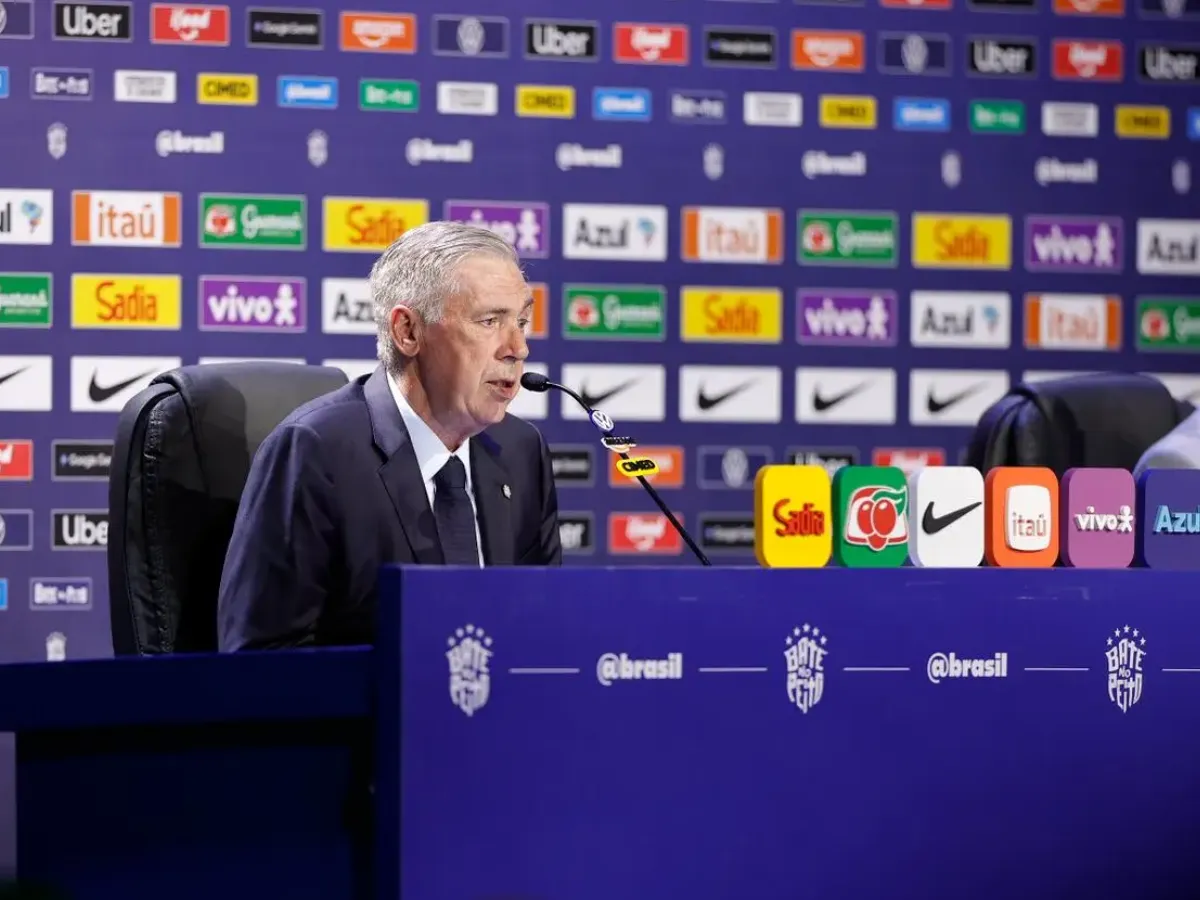 Carlo Ancelotti no momento de anunciar a convocação do Brasil