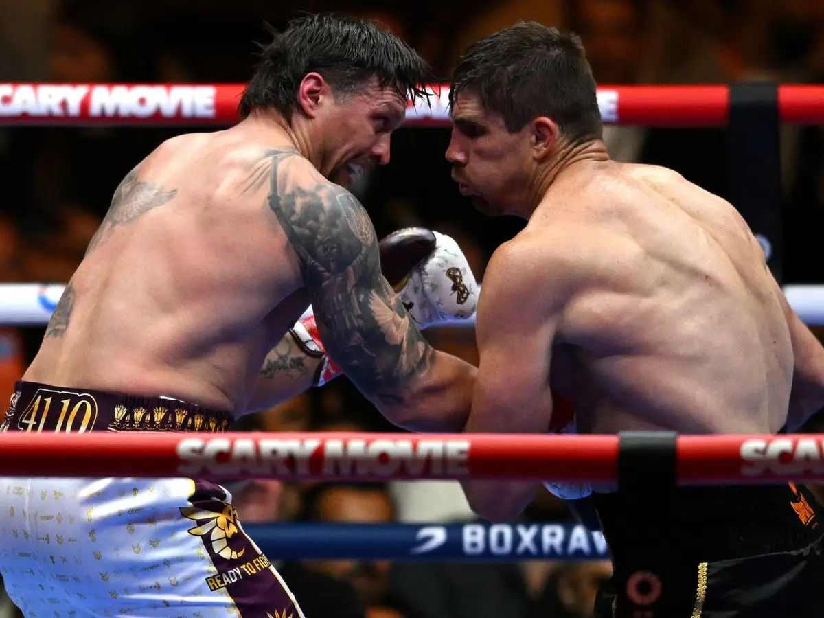 Oleksandr Usyk defendeu o título mundial do WBC contra Rico Verhoeven