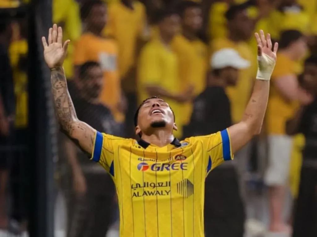Atacante colombiano rejeita renovação no Al Taawoun e entra no radar do Atlético-MG