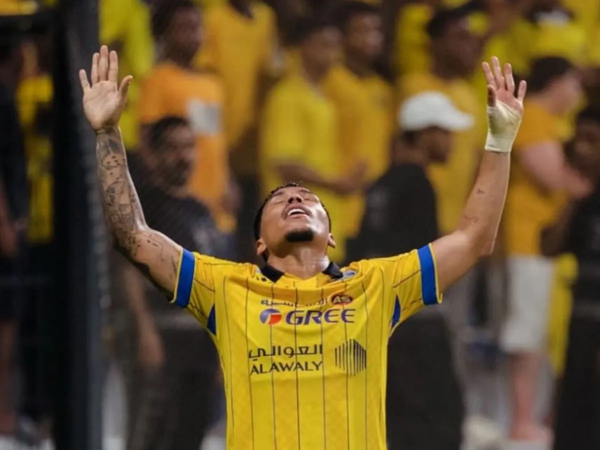Atacante colombiano rejeita renovação no Al Taawoun e entra no radar do Atlético-MG