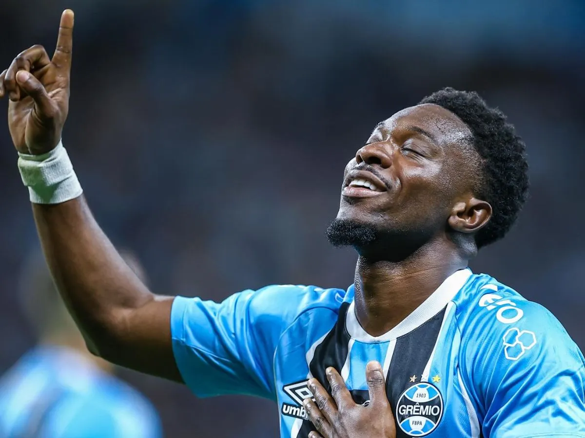 Grêmio acumula dívida por Francis Amuzu e ainda terá nova parcela a pagar ao Anderlecht; saiba detalhes