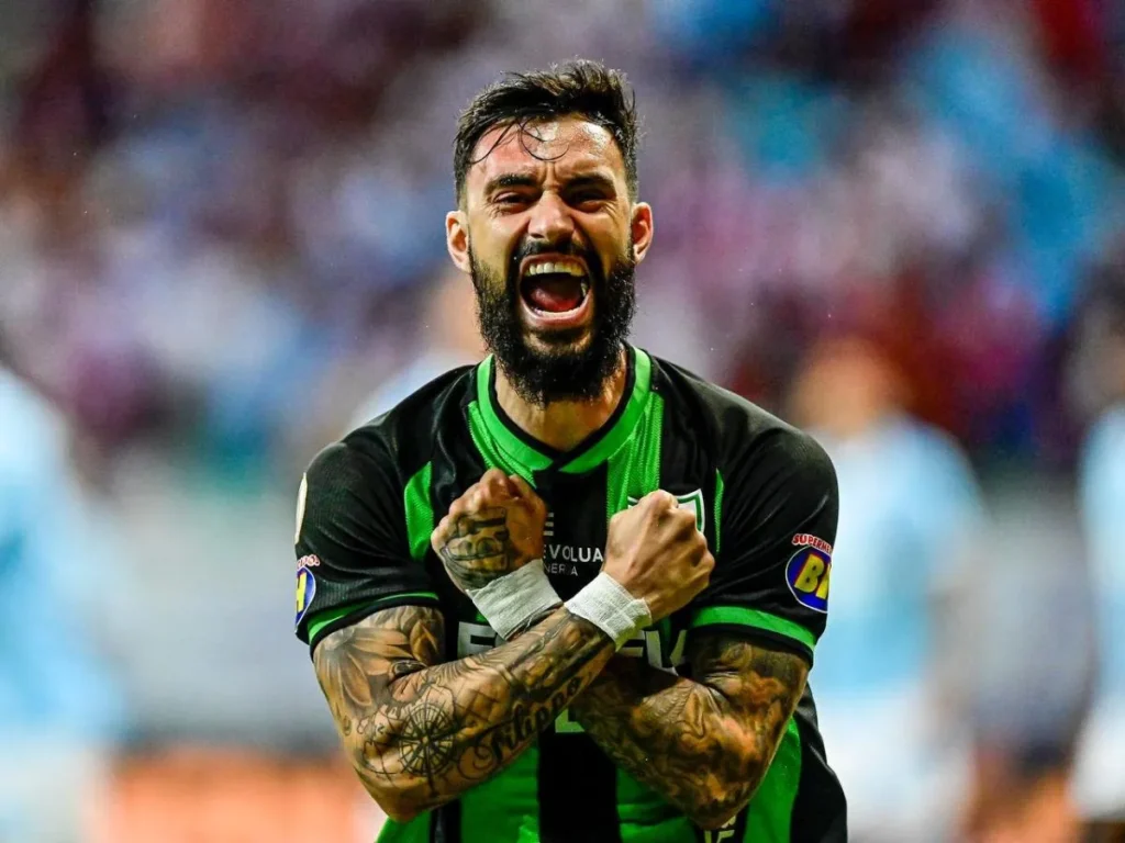 Emprestado pelo Athletico-PR, Gonzalo Mastriani enfrenta cenário oposto ao que viveu como ídolo do América-MG