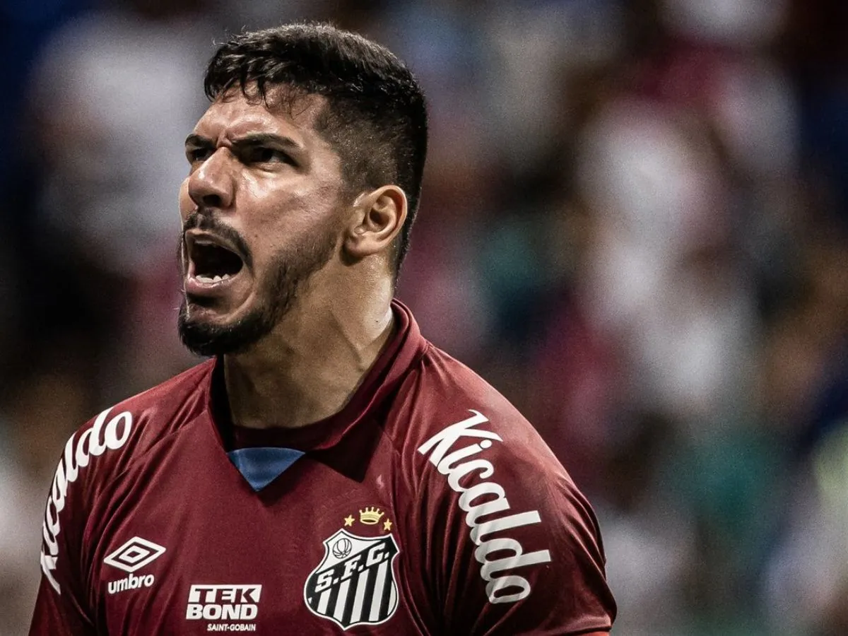 João Paulo volta ao Santos e entra na mira do Botafogo para a próxima janela