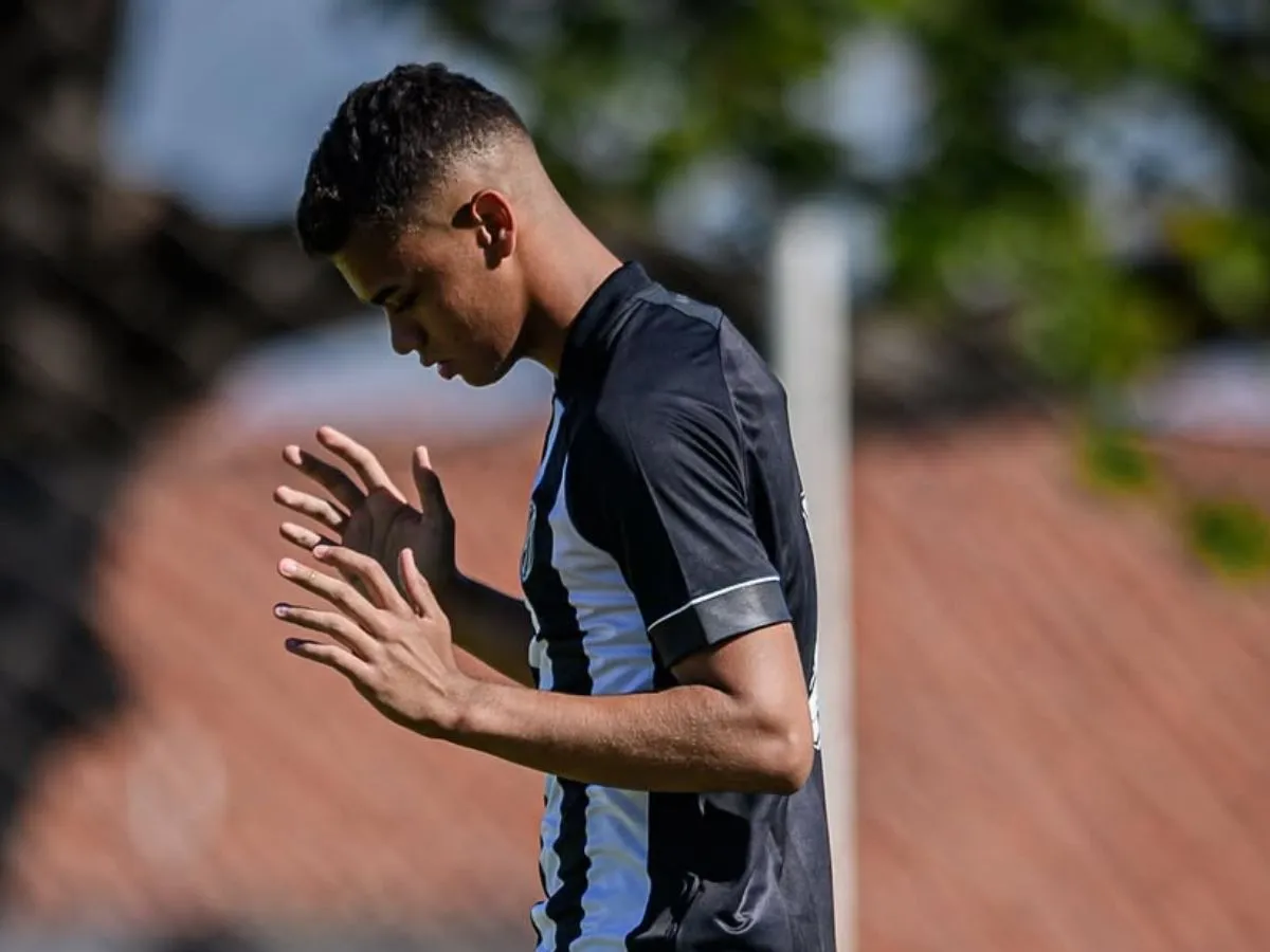 Quanto vale Vinicius Uchella? Saiba valor da multa rescisória da joia do Ceará