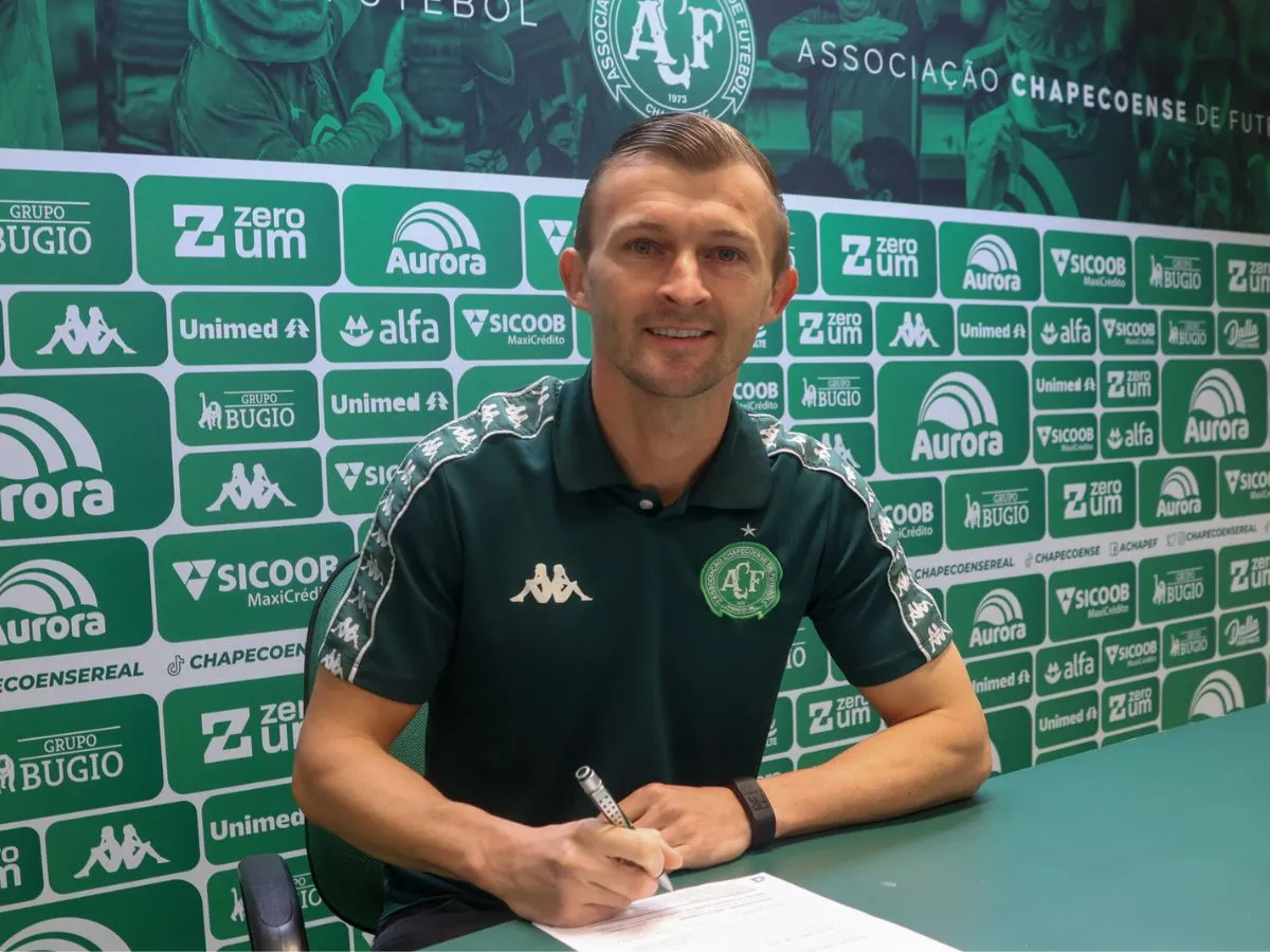 Walter Clar rescinde contrato com a Chapecoense