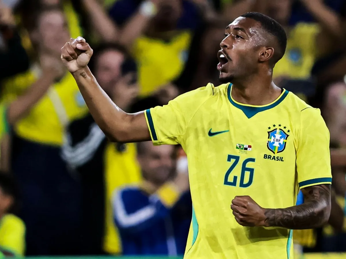 Vasco acompanha futuro de Rayan e pode faturar milhões com possível transferência ao Liverpool