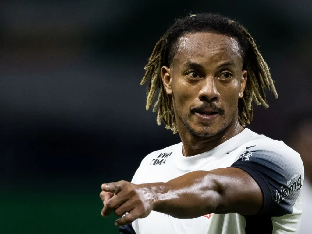 Corinthians vê futuro de André Carrillo em aberto e aguarda definição sobre renovação contratual