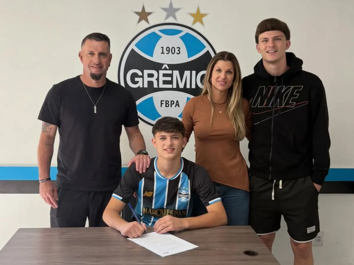Grêmio assina primeiro contrato profissional com filho de ex-volante da Seleção Brasileira