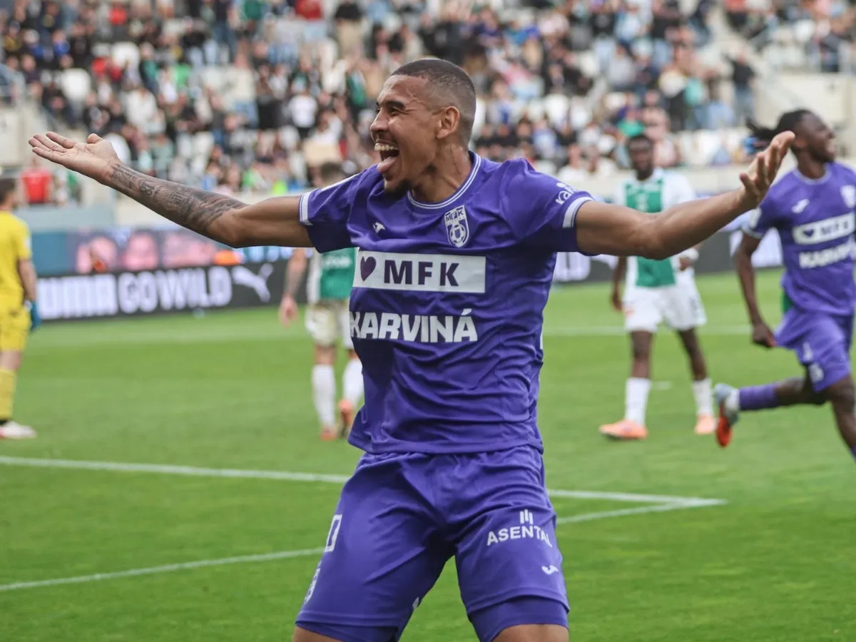 Kahuan Vinícius, atacante brasileiro, foi o herói da conquista da Copa pelo Karviná
