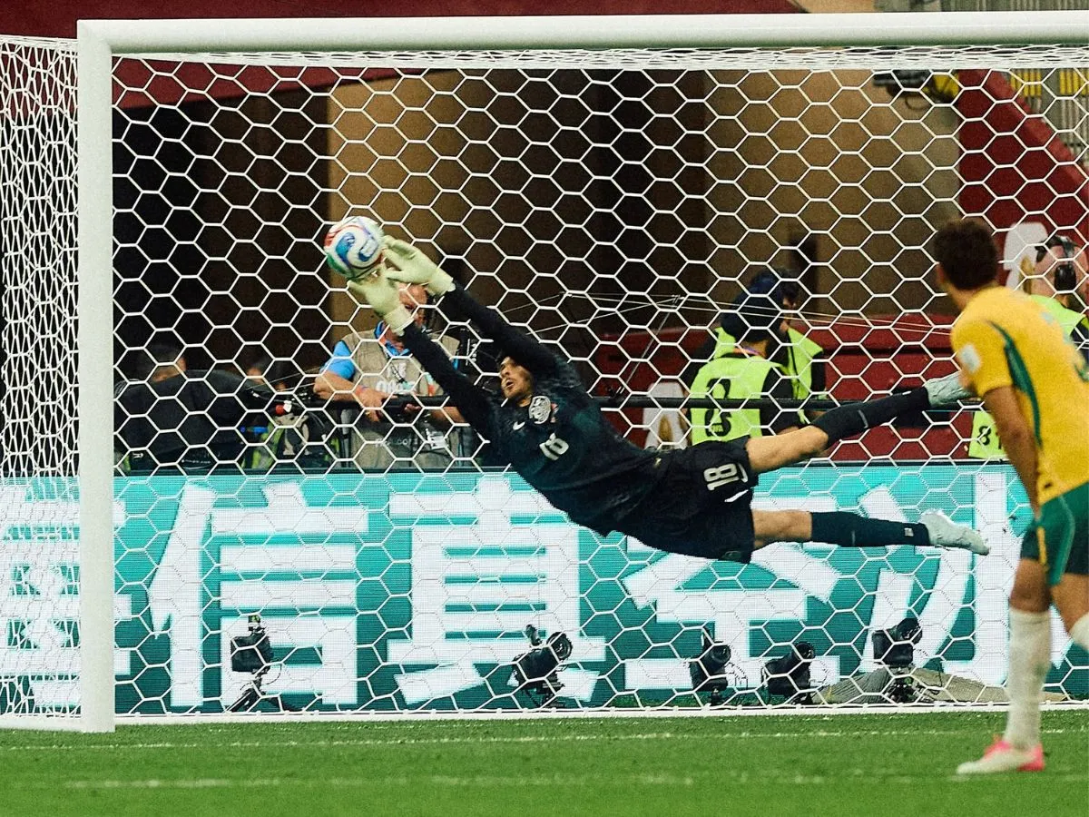 Patrick Beach, goleiro da Austrália, protagonizou uma grande exibição diante da Turquia