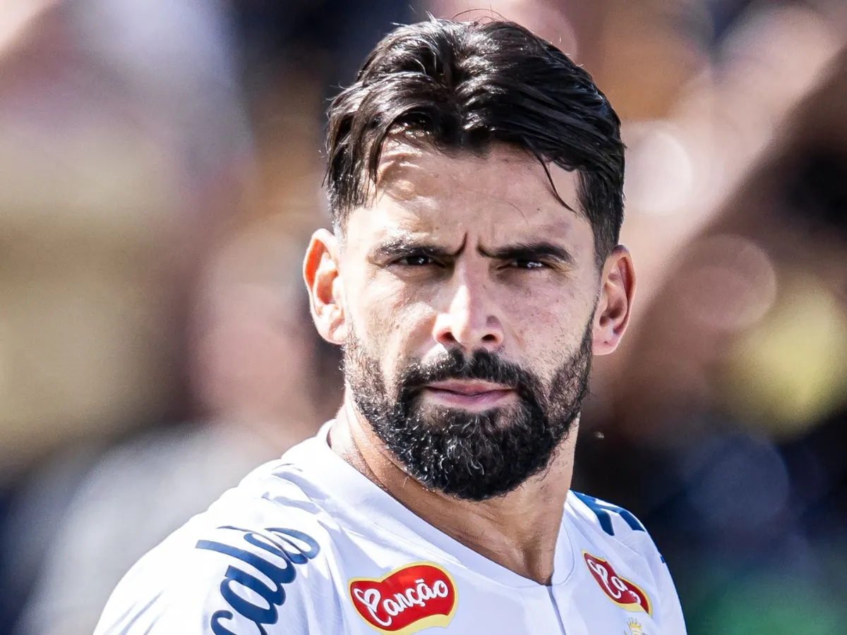 Saída de Tomás Rincón gera economia milionária e abre espaço no elenco do Santos