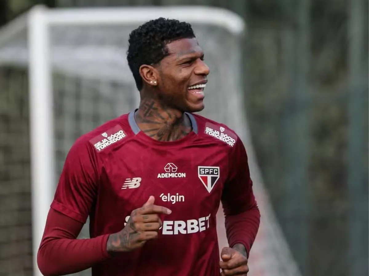 Robert Arboleda é reintegrado ao elenco do São Paulo após mudança na diretoria
