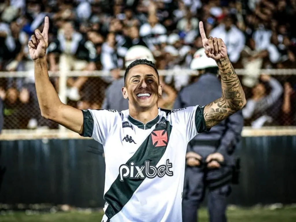 Chapecoense negocia contratação de ex-Vasco após saída do futebol da Indonésia