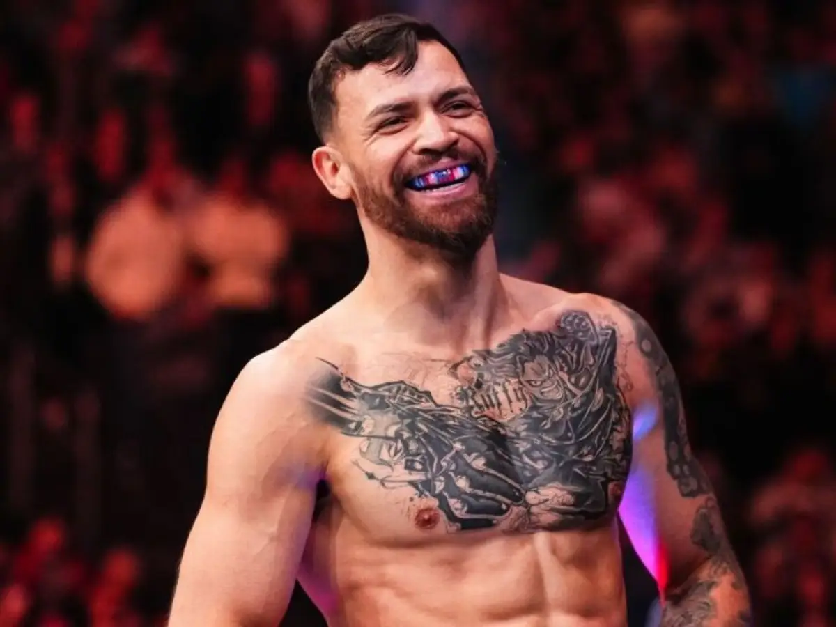 Maurício Ruffy comemora após nocautear Michael Chandler no primeiro assalto do UFC Freedom 250 na Casa Branca