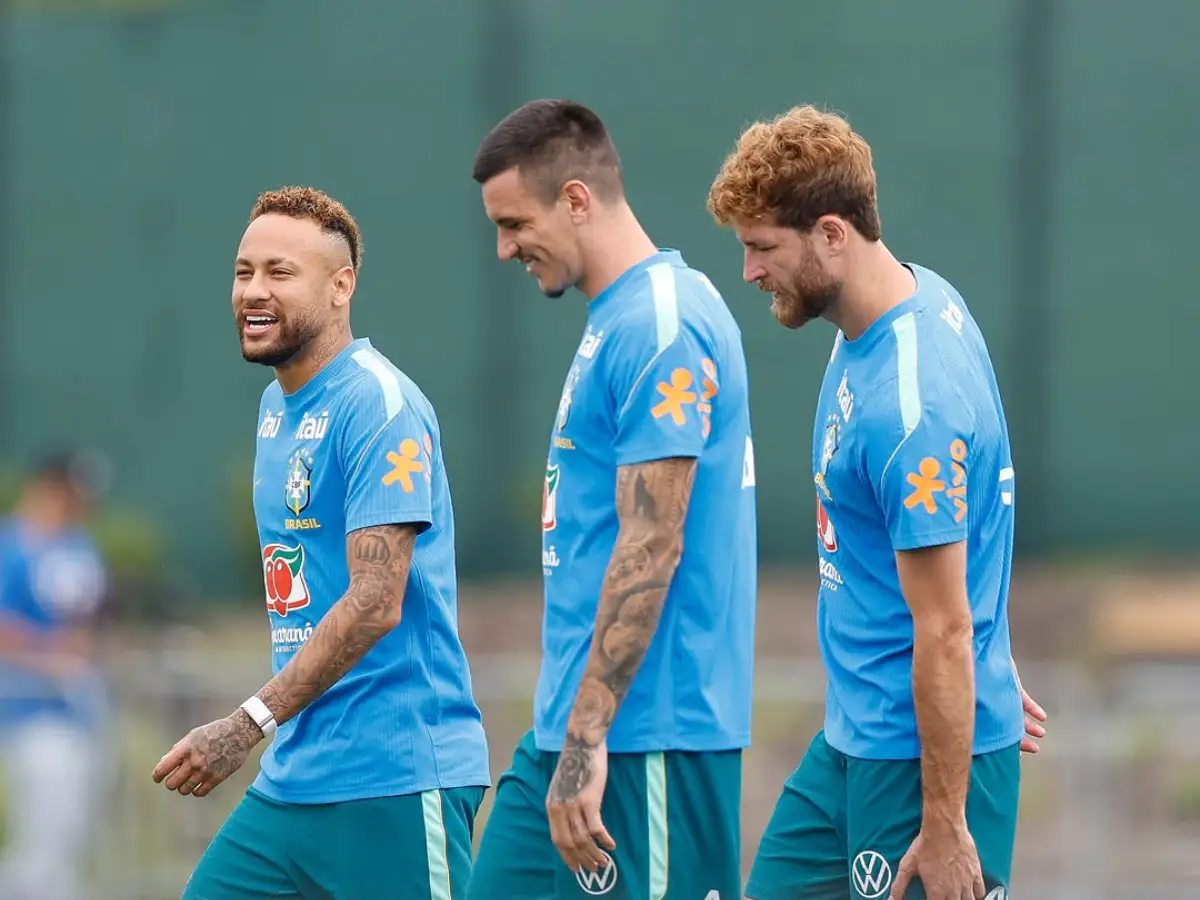 Neymar treina normalmente com o Brasil