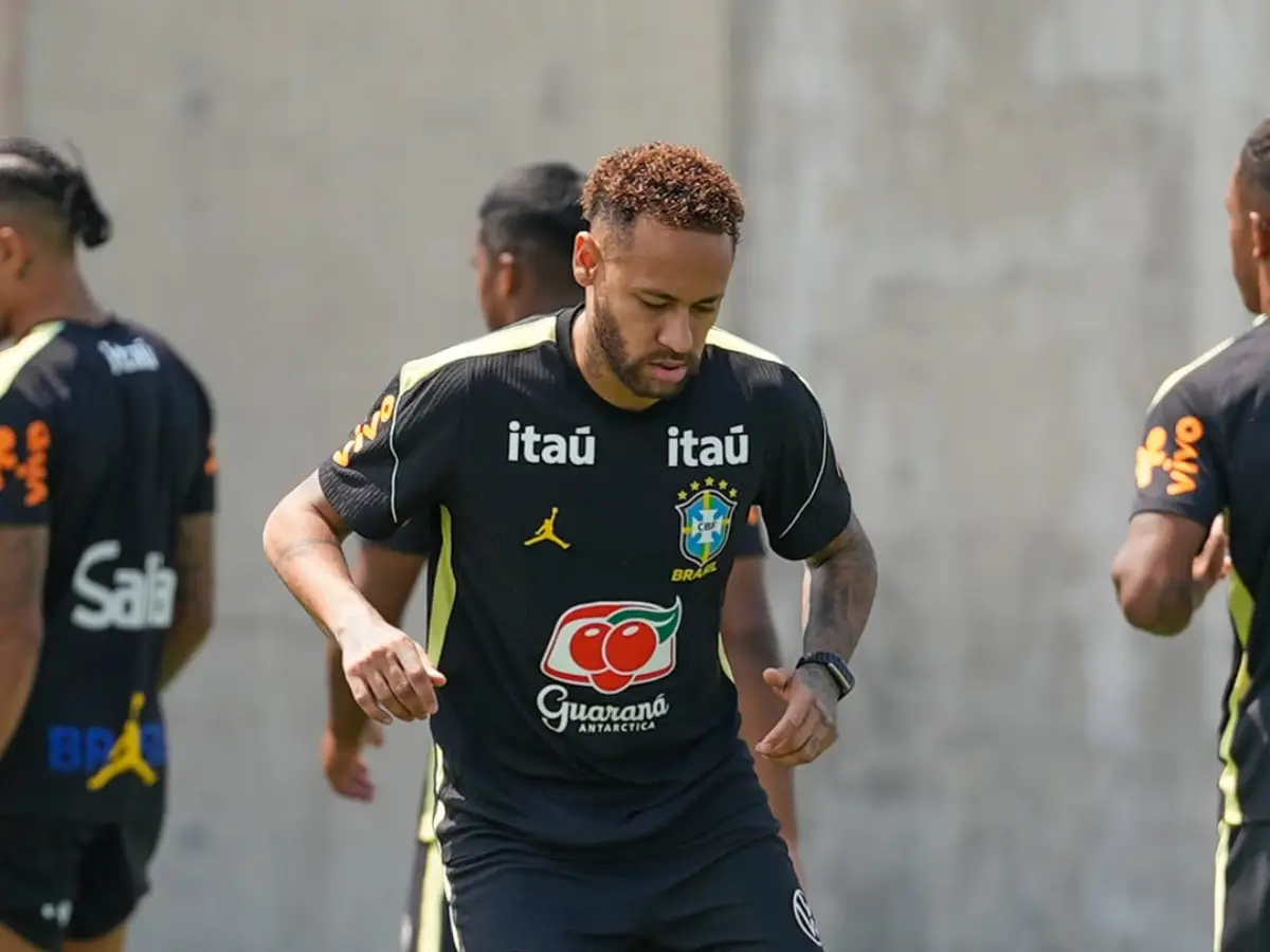 Neymar treinou com bola na Seleção Brasileira