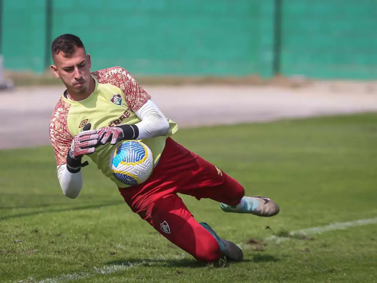 Vitor Eudes está internado e fora dos treinos do Fluminense