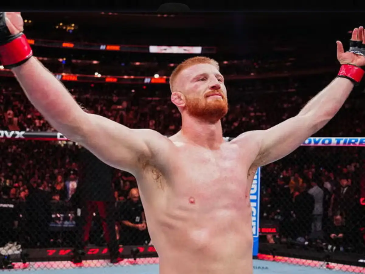 Bo Nickal impõe seu jogo de quedas e domina Kyle Daukaus no octógono do UFC Freedom 250 na Casa Branca