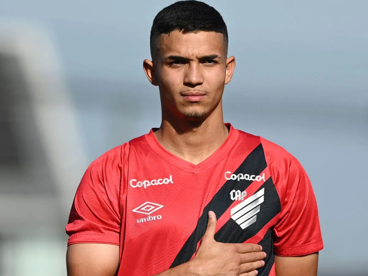 Joia do Athletico entra no ranking dos zagueiros Sub-20 mais promissores do mundo; veja