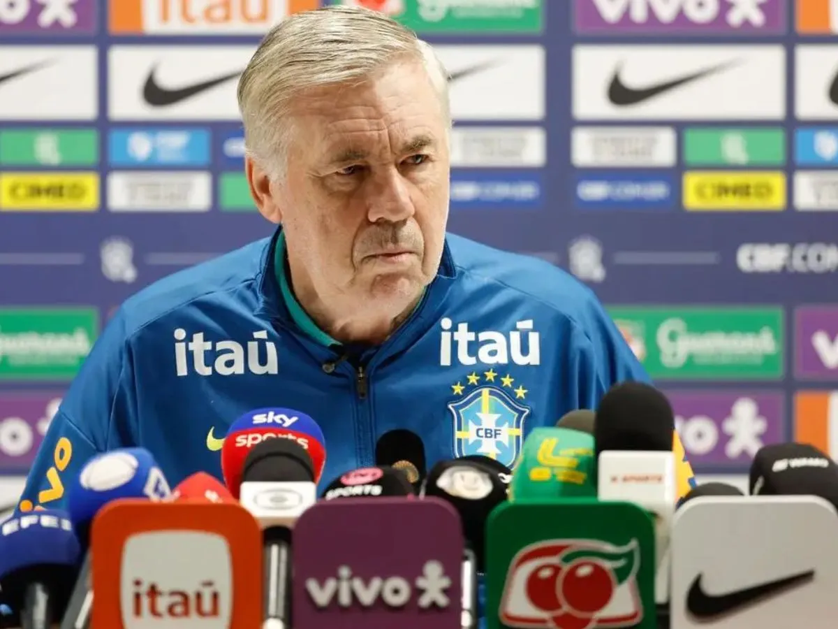 Carlo Ancelotti foi procurado pela Itália