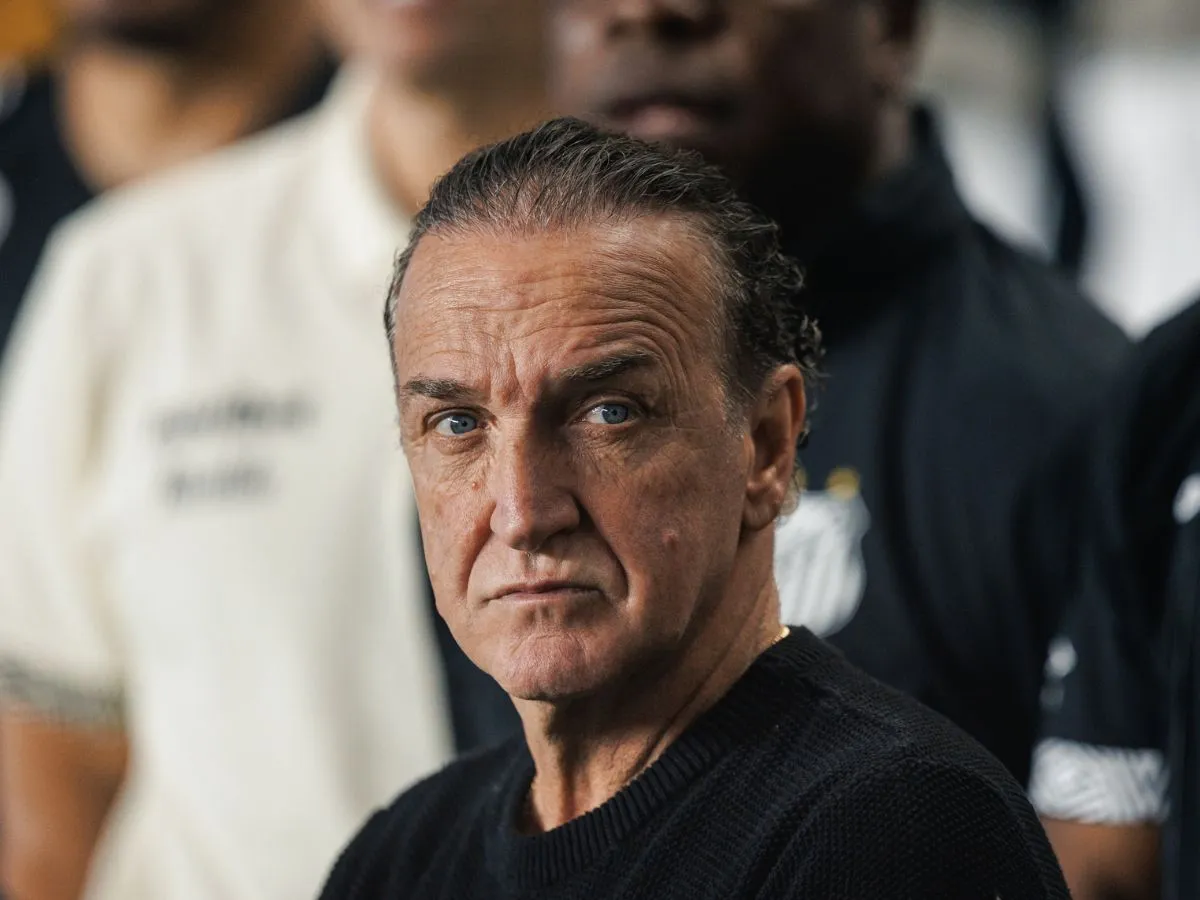 “Preocupa e muito”: Cuca admite temor de rebaixamento após tropeço do Santos de Neymar