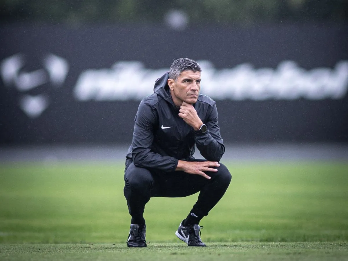 “Vi o verdadeiro Vasco”: Pedro Emanuel elogia reação e cobra evolução após empate