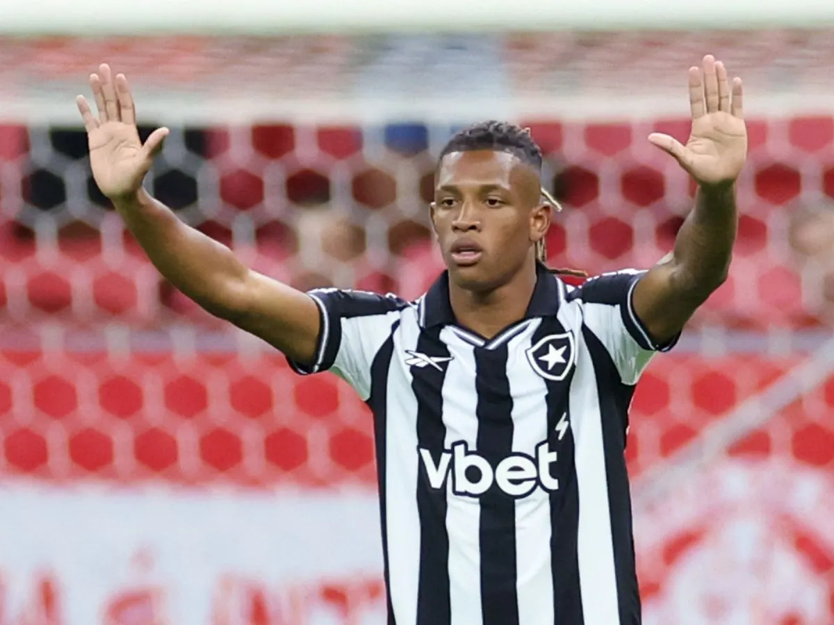 Flamengo e Palmeiras mantêm interesse em Danilo, e futuro no Botafogo segue indefinido