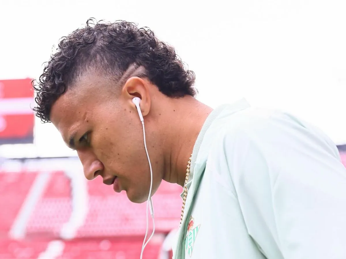 Real Betis não conta com Nelson Deossa, que aguarda Vasco para concluir transferência