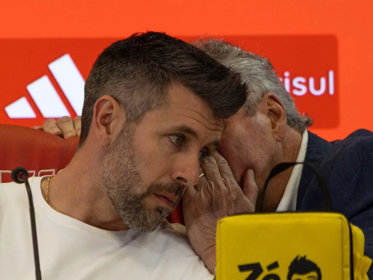 Bastidores: cláusula citada por Paulo Pezzolano gera desconforto e divide versões no Internacional