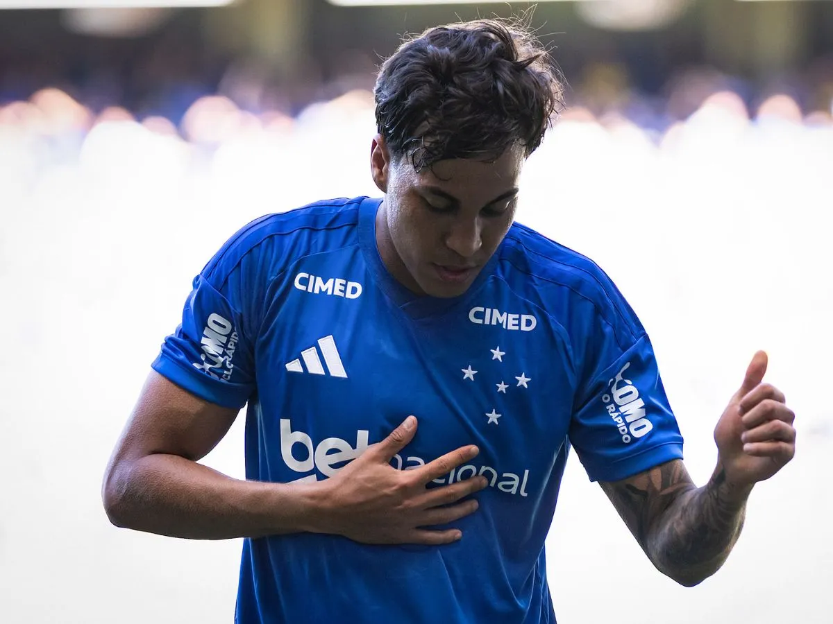 Cruzeiro vence o Defensor em amistoso, estreia reforço e anima Artur Jorge antes da volta do Brasileirão