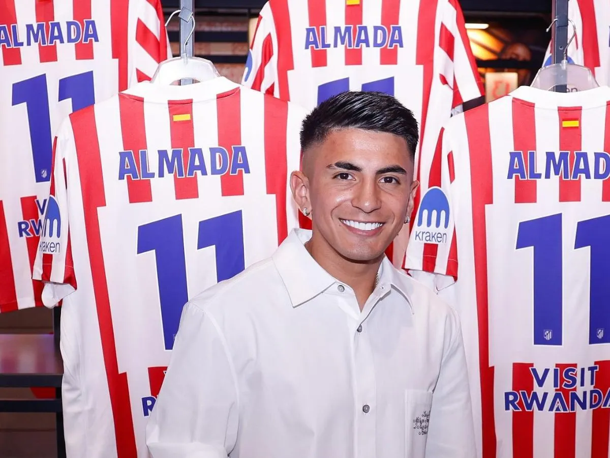 Empresário de Thiago Almada chega neste sábado para reunião com o Flamengo; saiba detalhes