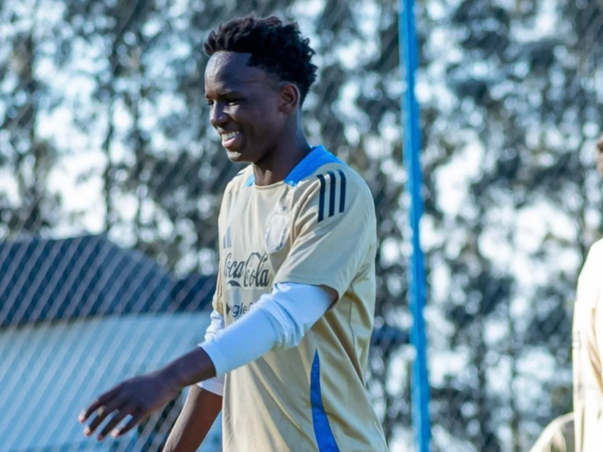 Saiba quem é o jovem haitiano que faz história na seleção da Argentina