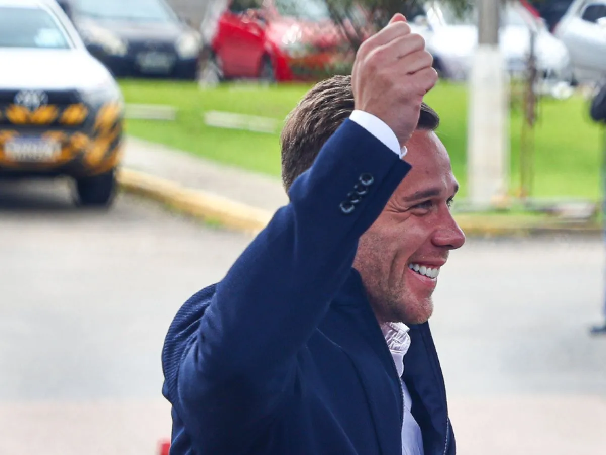 Quanto custa Arthur Melo? Juventus fixa preço para vender volante após retorno do Grêmio