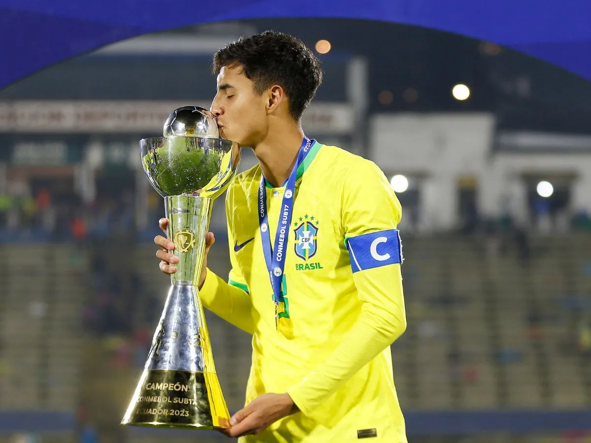 Após destaque no Girona, Vitor Reis retorna ao Manchester City de olho na Seleção Brasileira