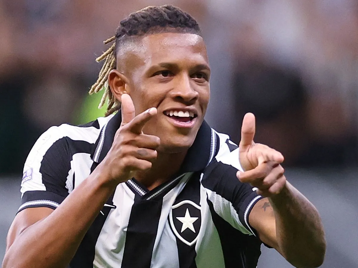 Roma disputa Danilo com Napoli e Galatasaray; Botafogo faz jogo duro
