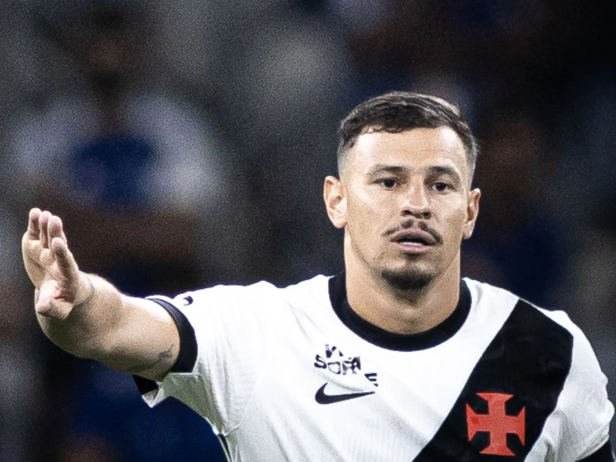 Hugo Moura rescinde com o Vasco e acerta transferência para clube da Arábia Saudita