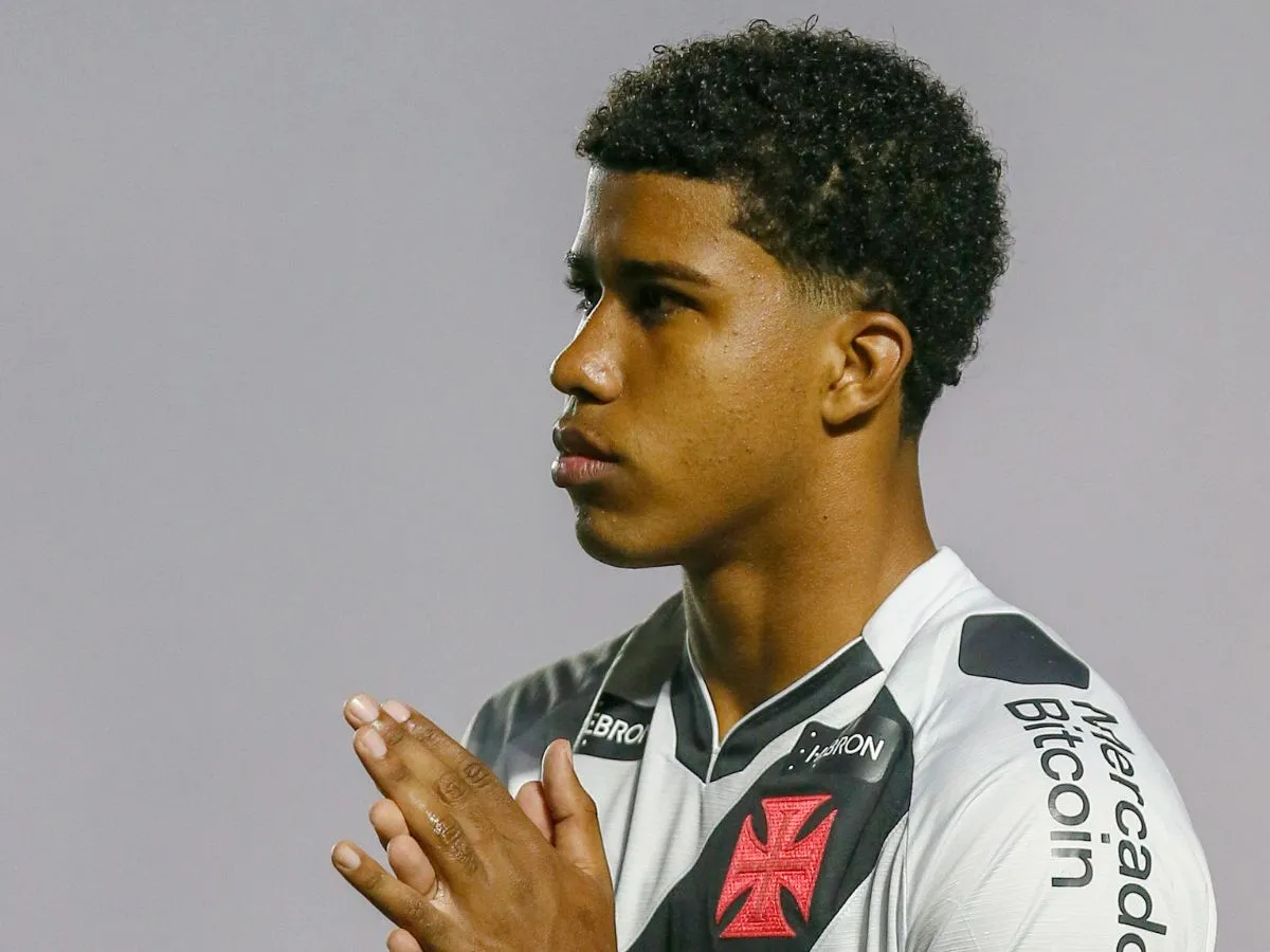 Chelsea acerta venda de Andrey Santos ao Manchester United; veja quanto o Vasco vai receber