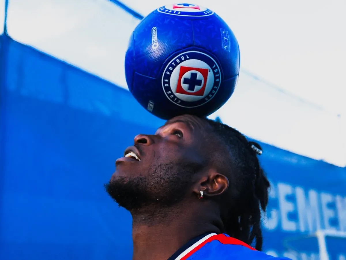 Vasco vai contratar Christian Ebere? Pedro Emanuel avalia atacante do Cruz Azul