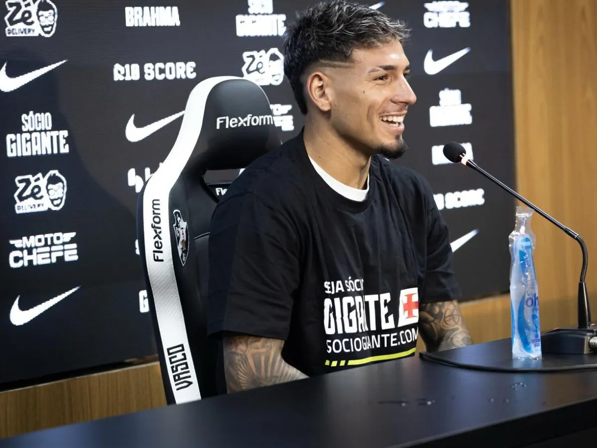 Sem Alan Saldivia contra o Vitória, Vasco avalia futuro do zagueiro uruguaio