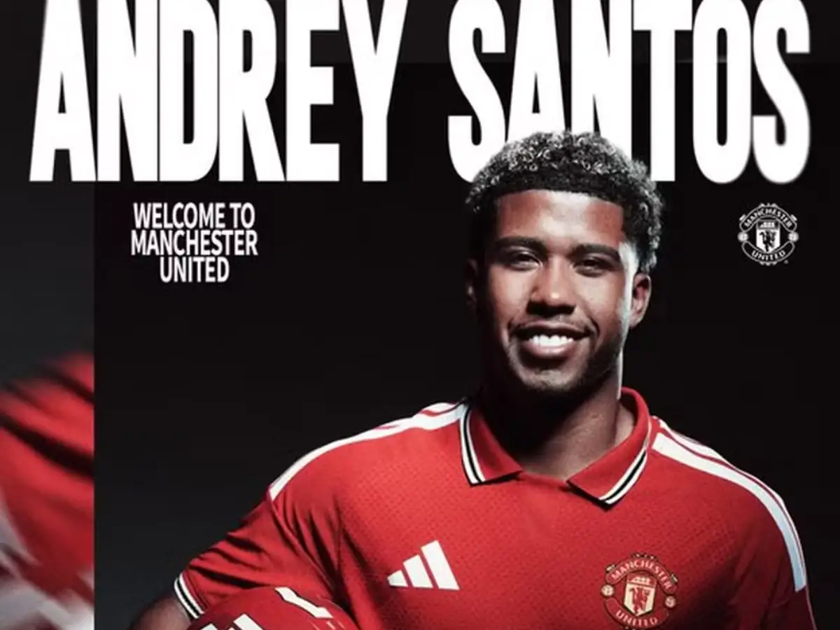 Andrey Santos é anunciado pelo Manchester United