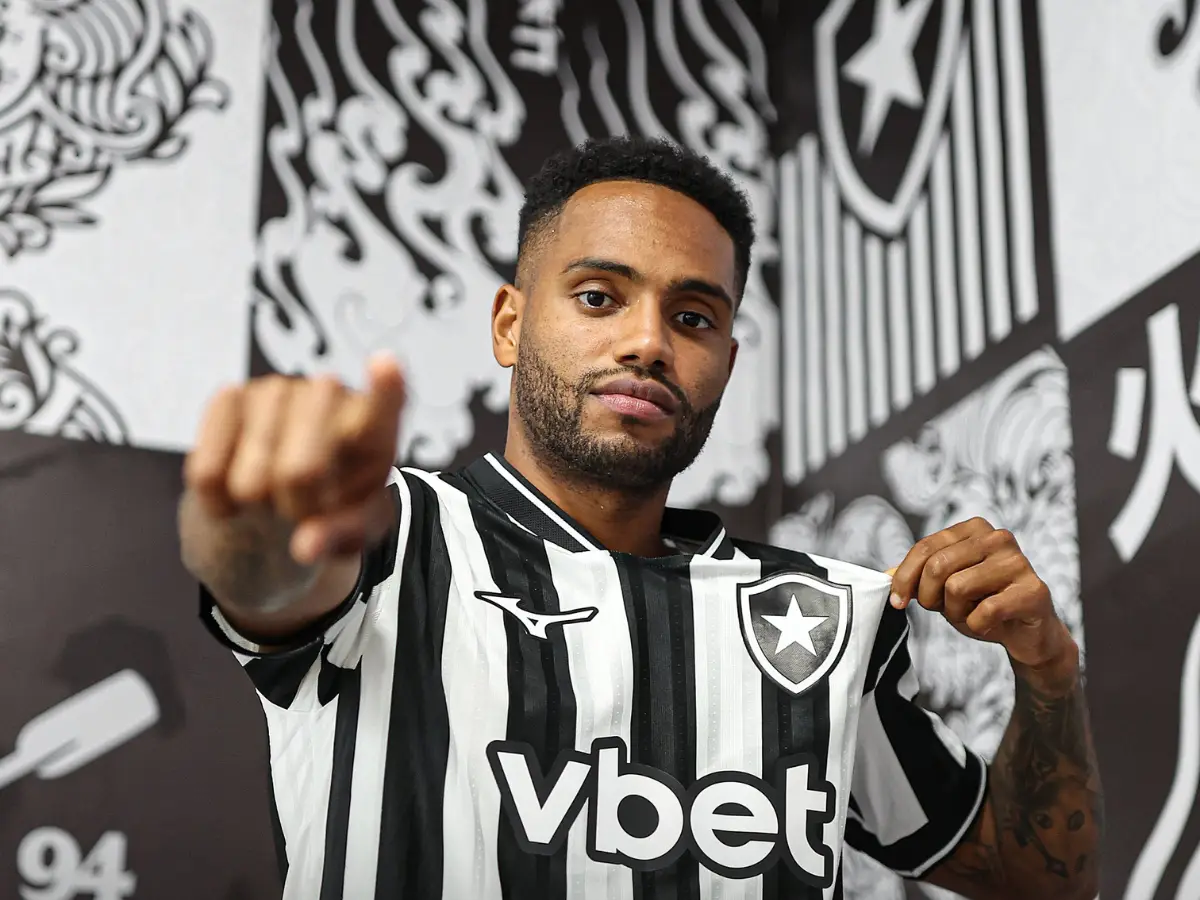 Danilo Pereira foi anunciado pelo Botafogo