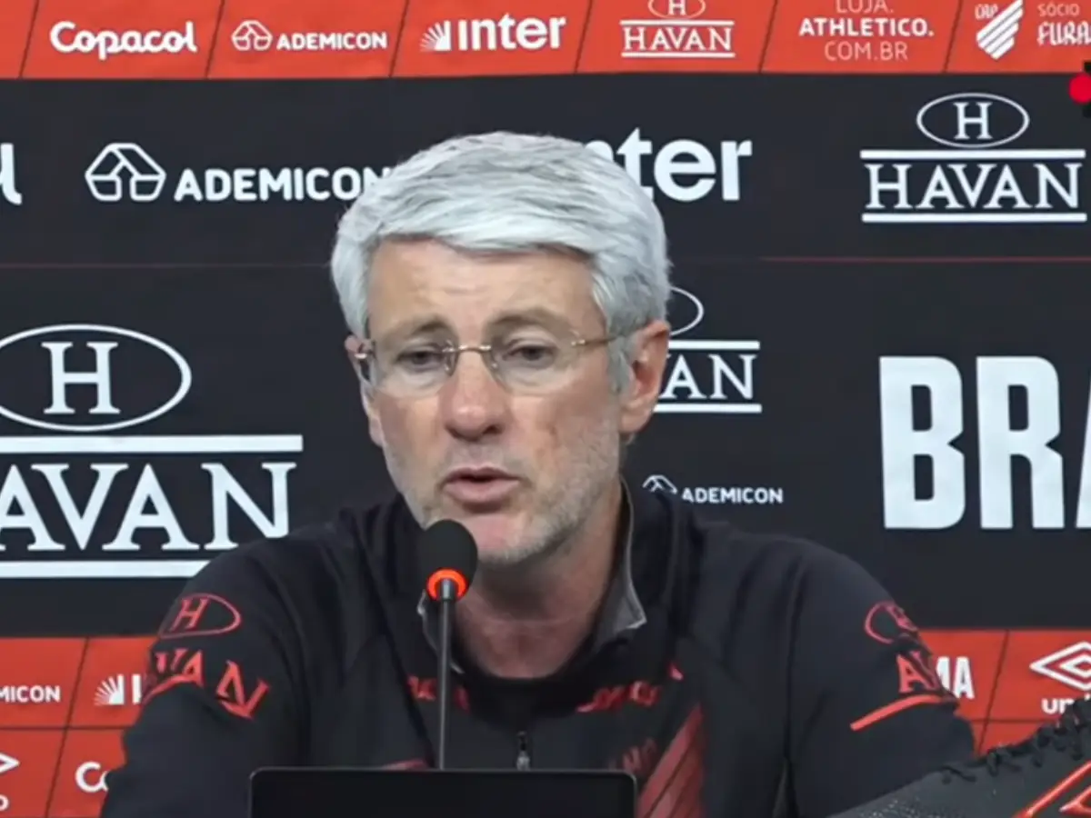 Odair Hellmann comemorou vitória do Athletico-PR diante do Internacional