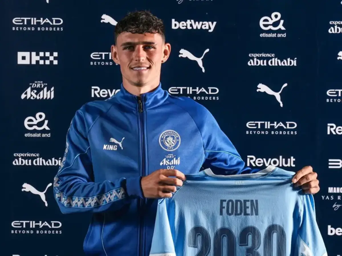 Phil Foden renova com o Manchester City