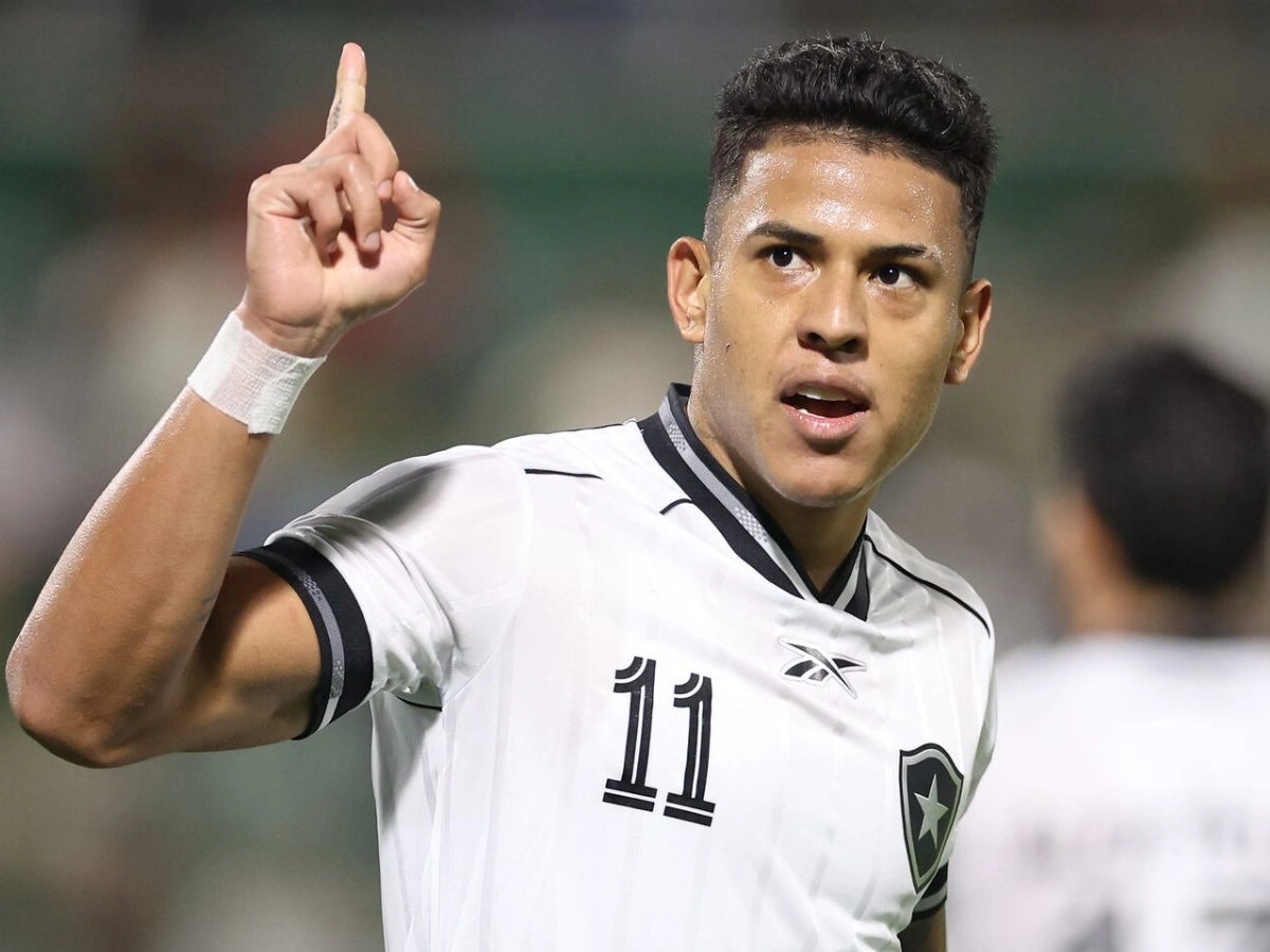 Por que Matheus Martins ainda não voltou a jogar pelo Botafogo? Veja