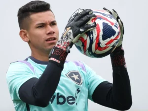 Dívida com clube equatoriano faz Botafogo se desfazer de jogador da base