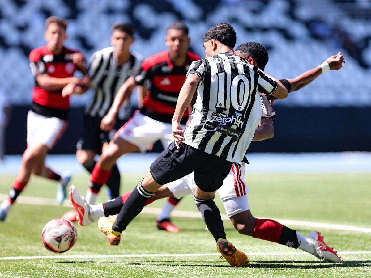 Botafogo aposta em incentivo fiscal para reforçar a base; saiba detalhes