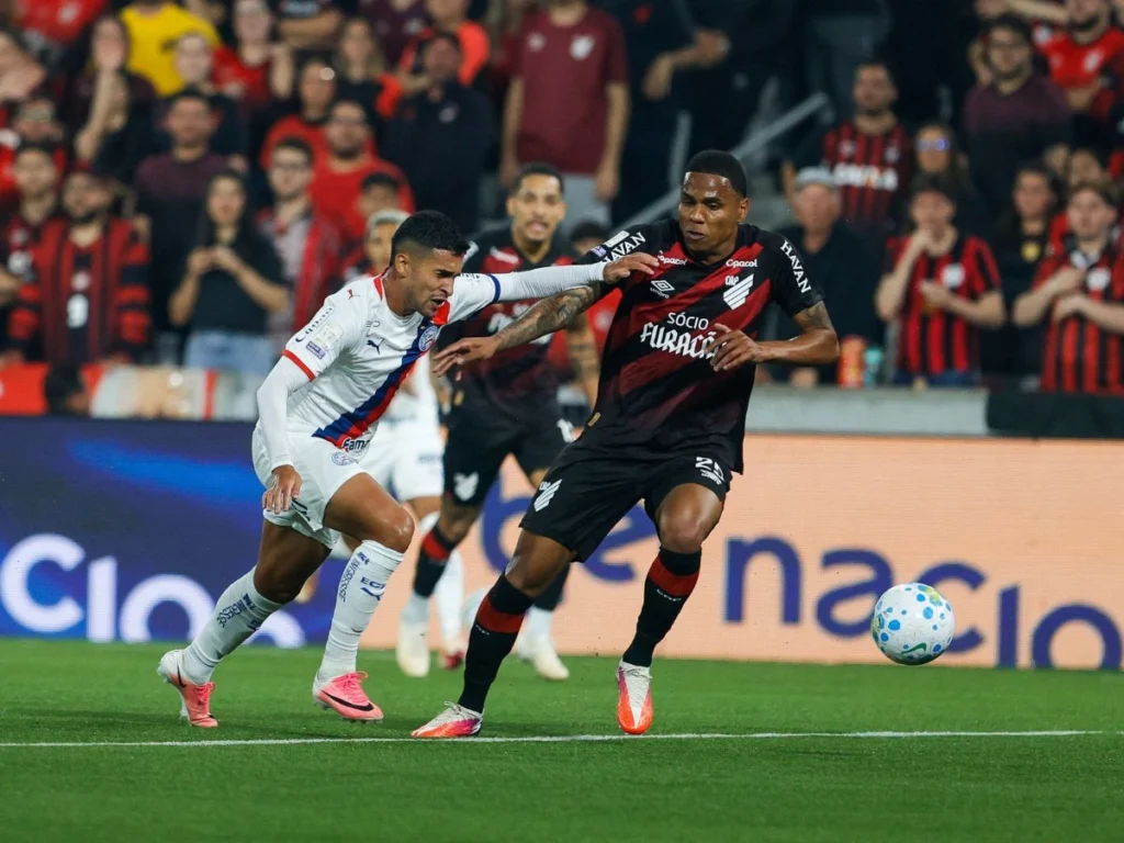 Athletico vira sobre o Bahia e mantém 3º lugar no Brasileirão