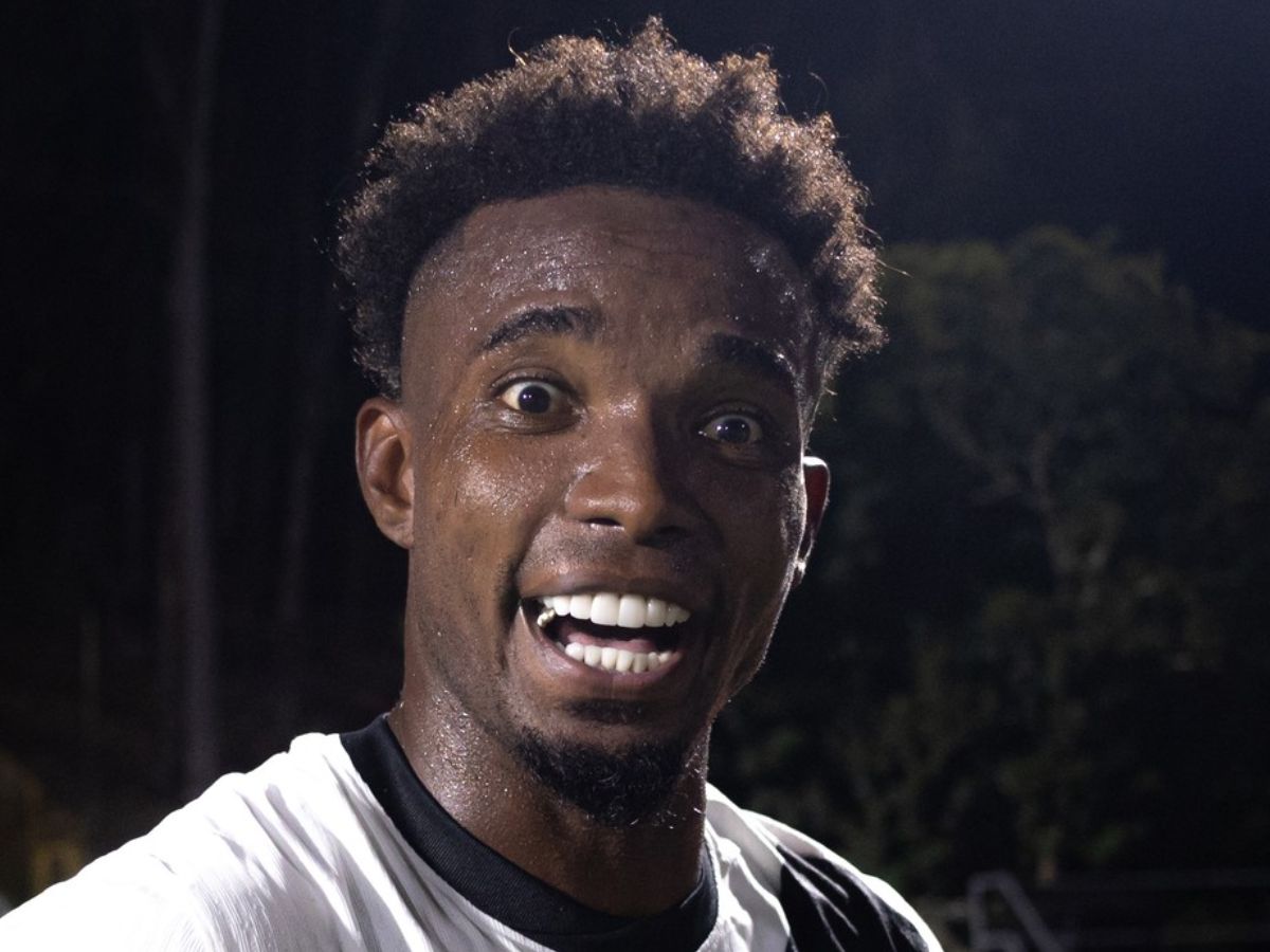 Vasco vira sobre o Grêmio e respira no Brasileirão