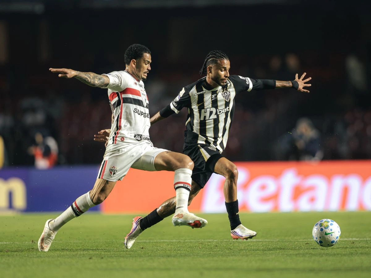 São Paulo vence Atlético-MG e se aproxima da parte de cima da tabela